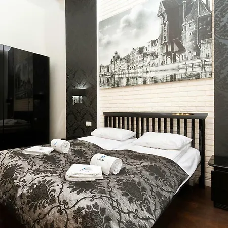 Old Town Piwna By Renters * Danzig