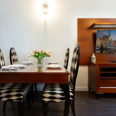 Old Town Piwna By Renters * Danzig